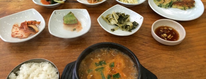 그때그민속집 is one of My favorite Korean Resturant.