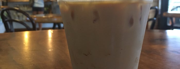Kona Coffee & Tea is one of สถานที่ที่ Ђорђе ถูกใจ.