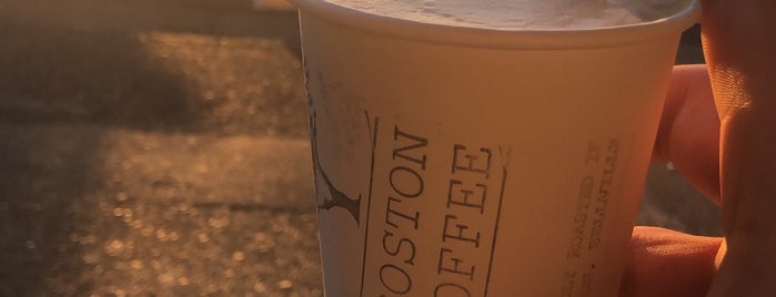 Boston Coffee is one of Tempat yang Disukai Gideon.