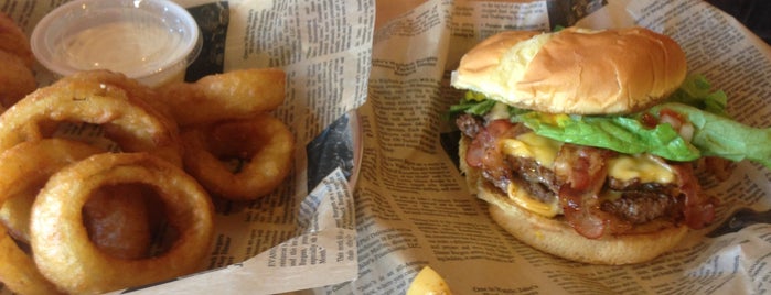 Jake's Wayback Burgers is one of Megan : понравившиеся места.