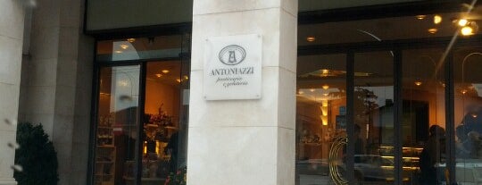 Pasticceria Gelateria Antoniazzi is one of สถานที่ที่ Manuela ถูกใจ.