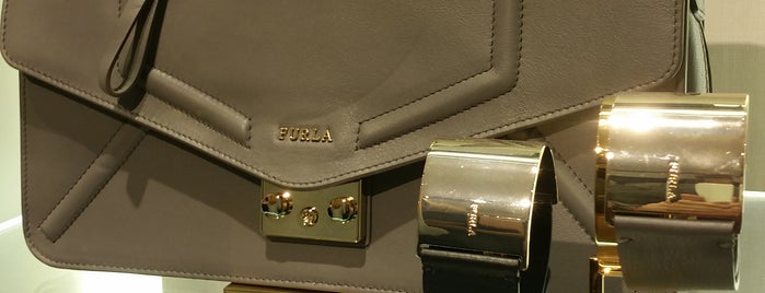 Furla is one of Run Theさんのお気に入りスポット.