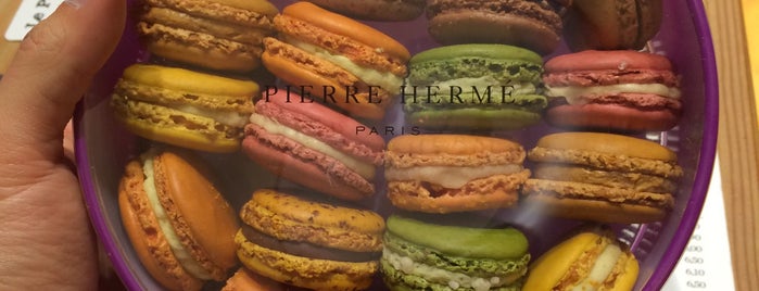 Pierre Hermé is one of Paris Desserts.