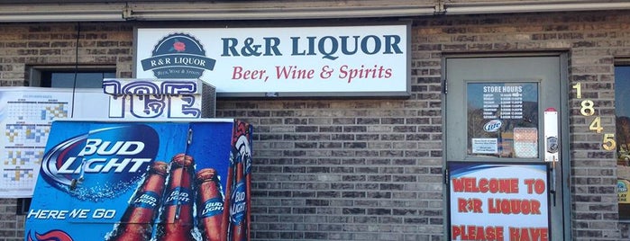 R&R Liquor is one of Lugares favoritos de Matt.