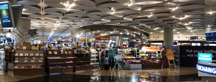 Flughafen Mumbai „Chhatrapati Shivaji“ (BOM) is one of Orte, die Tawseef gefallen.