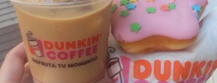 Dunkin'Coffee is one of Lugares favoritos de Camila.