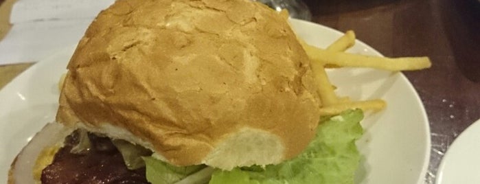 Deli Burger is one of ersavas : понравившиеся места.