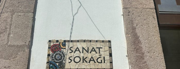 Urla Sanat ve Antika Pazarı is one of İzmir Best <3.