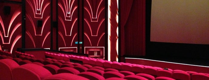 UA Galaxy Cinemas is one of Locais curtidos por Brady.