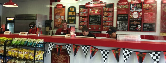 Firehouse Subs is one of Lugares favoritos de Luke.