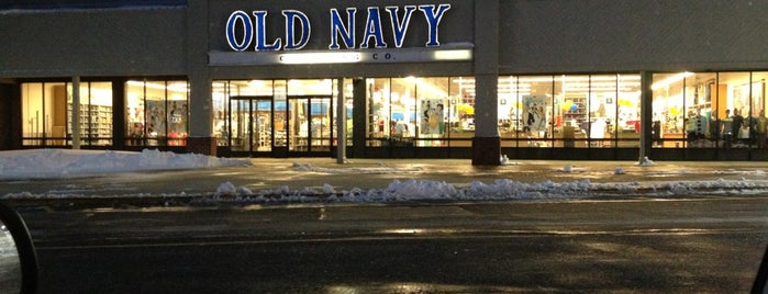 Old Navy is one of Orte, die Amanda gefallen.