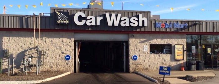 Golden Nozzle Car Wash - Full Serve is one of Locais curtidos por P.