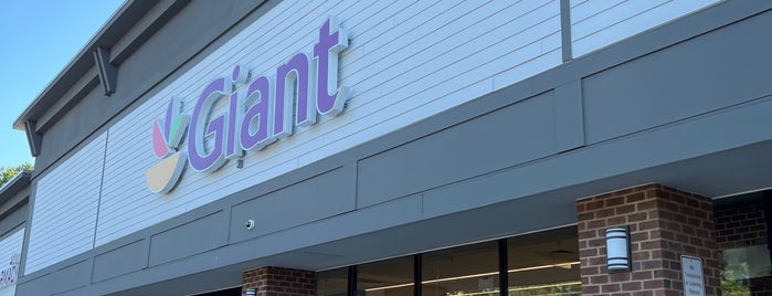 Giant Food is one of Grocery Stores in Herndon area.