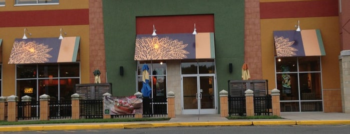 Panera Bread is one of Locais curtidos por Paulette.