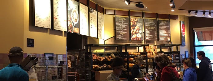 Panera Bread is one of Tempat yang Disukai Nicole.