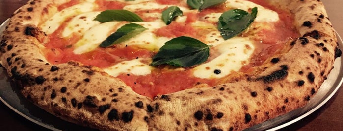 Di Bari Pizza is one of Akhnaton Iharaさんの保存済みスポット.