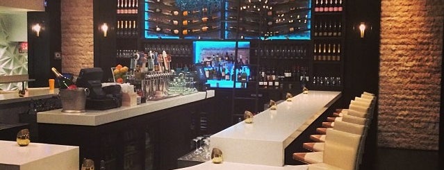 Encore Champagne Bar & Dining Room is one of Lieux sauvegardés par Butch.