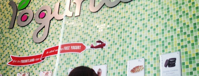 Yogurtland is one of Orte, die Bruce gefallen.