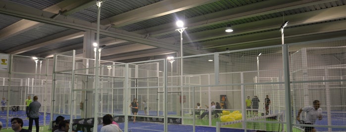 Badalona Padel Club is one of Sitios habituales.