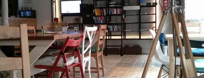 La Ciudad Invisible | Café-librería de viajes is one of Madrid Breakfast.