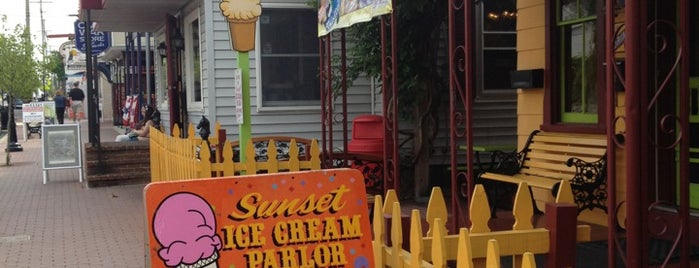 Sunset Ice Cream Parlor is one of Robin: сохраненные места.