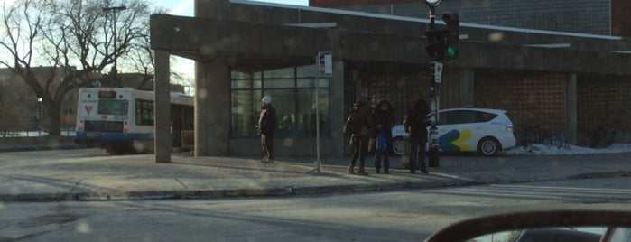 STM Station Saint-Michel is one of Orte, die Stéphan gefallen.