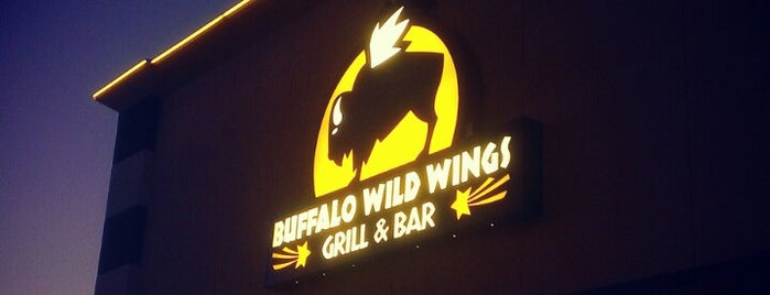 Buffalo Wild Wings is one of Tempat yang Disukai Chuck.