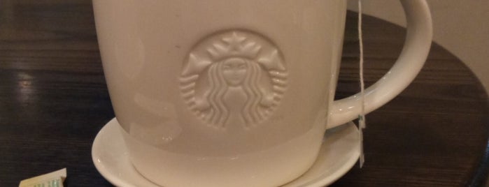 Starbucks is one of Maxさんのお気に入りスポット.