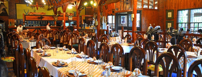 El Rodeo Steak House is one of Lugares favoritos de Karla.