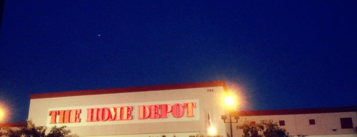 The Home Depot is one of Tempat yang Disukai Brooke.