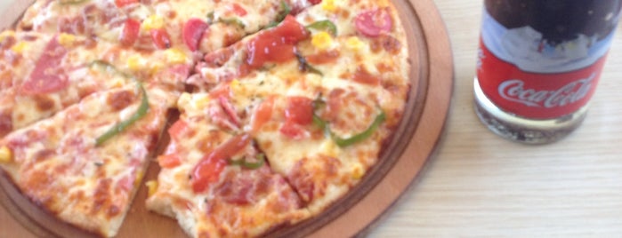 Favori Pizza is one of Tempat yang Disukai HAKAN.