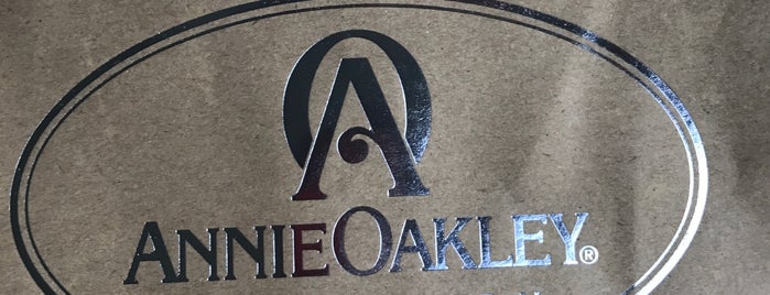 Annie Oakley Natural Perfumery is one of Cathy'ın Beğendiği Mekanlar.