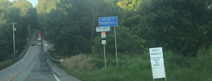 West Virginia/Pennsylvania  State Line is one of state border crossings.