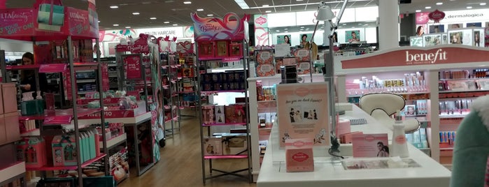 Ulta Beauty is one of Eveさんのお気に入りスポット.