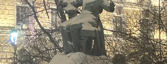 Памятник П. И. Чайковскому is one of Памятники Москвы.