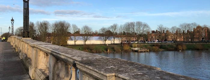 Hampton Court Bridge is one of London's river crossings.