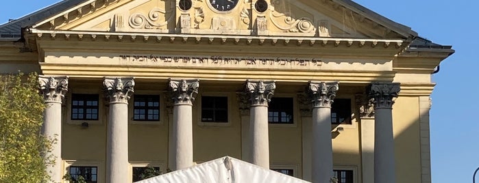 Árpád-házi Szent Erzsébet tér is one of Buda - III..