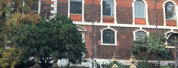 Church of Scientology is one of Henry'in Beğendiği Mekanlar.