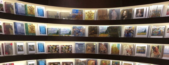 National Gallery Bookshop is one of Gio 님이 좋아한 장소.