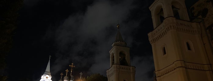 Храм святого равноапостольного князя Владимира в Старых Садах is one of Moscow monasteries  and  churches..