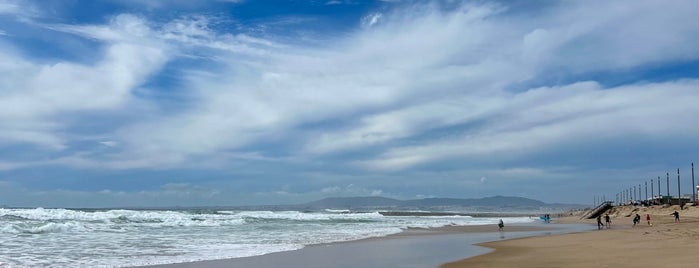 Praia da Costa da Caparica is one of Maze X Staff Picks.
