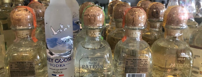 Country Liquor is one of Lugares favoritos de E.