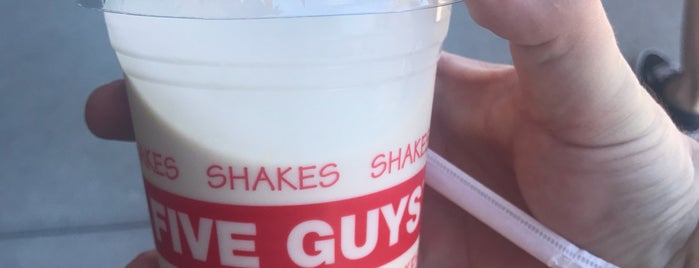 Five Guys is one of Keithさんのお気に入りスポット.