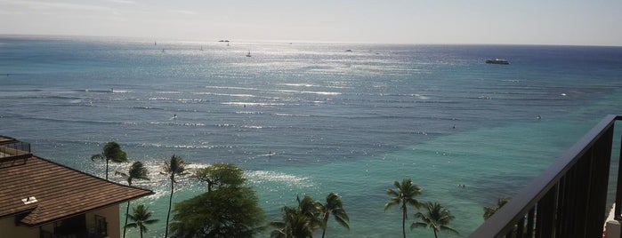 Halekulani Pool Bar is one of Guide to Honolulu's best spots.
