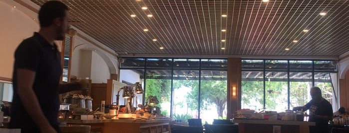 Cafe Panorama is one of Tempat yang Disukai Brady.