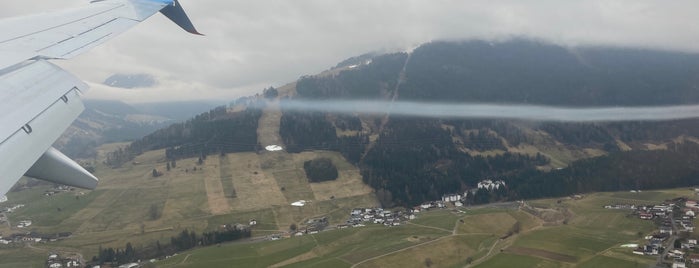 Flughafen Innsbruck (INN) is one of Locais curtidos por jason.