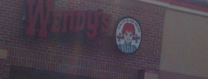 Wendy’s is one of สถานที่ที่ Chester ถูกใจ.