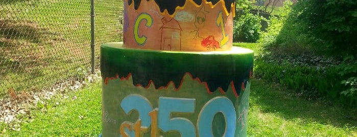 Taille de Noyer is one of #STL250 Cakes (Inner Circle).
