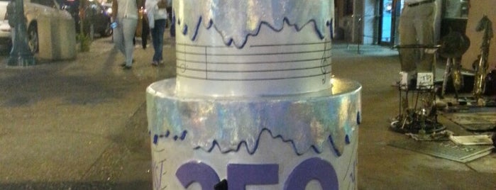 Vintage Vinyl is one of #STL250 Cakes (Inner Circle).