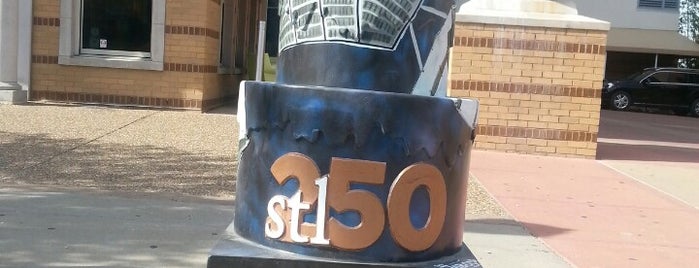 Moonrise Hotel is one of #STL250 Cakes (Inner Circle).
